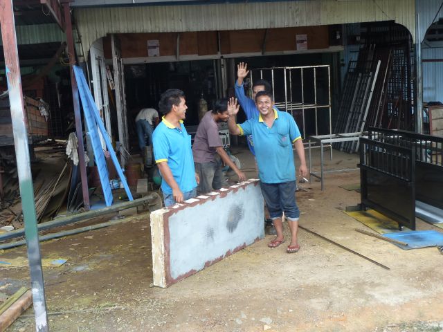 Die Jungs vom Metallgeschäft in Teranganu (Malaysia)